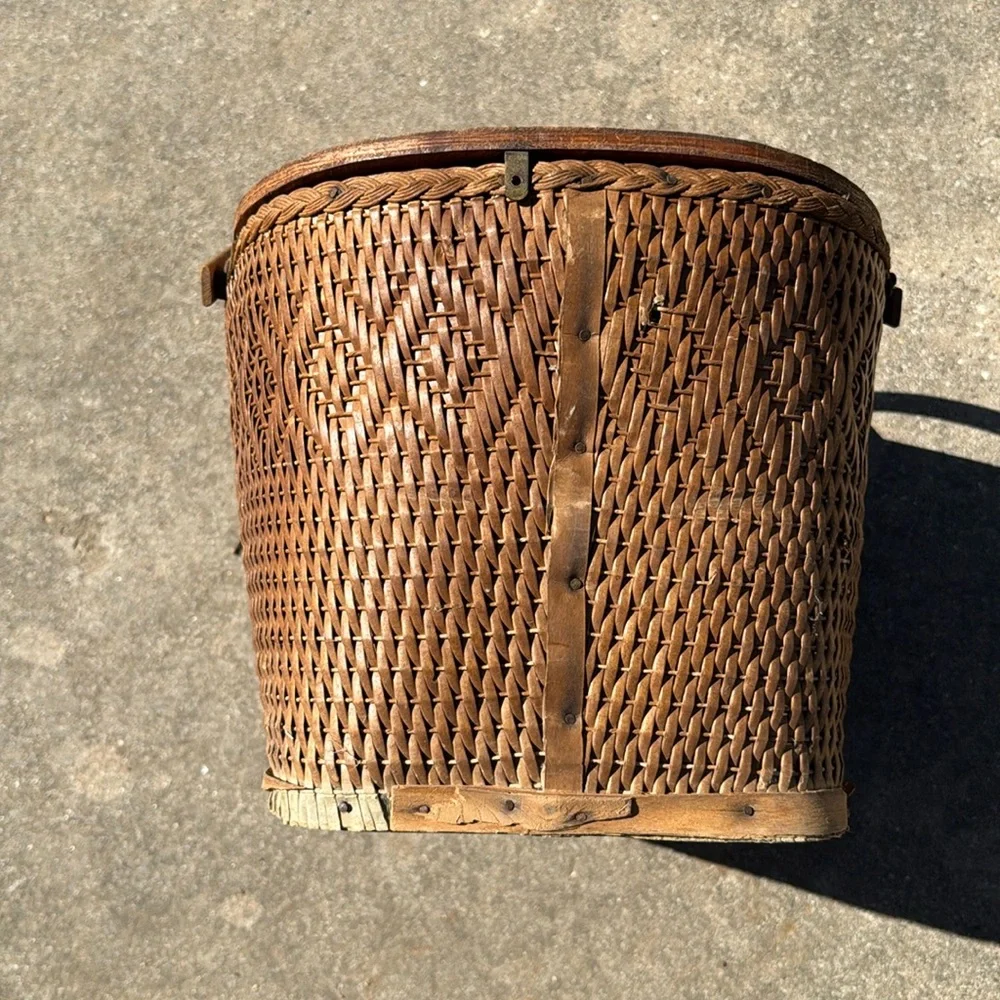 Basket Vintage Picnic Basket with Table Inside